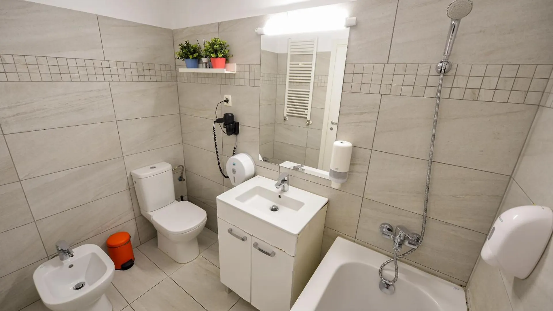 Harmony Suites Bucareste 3*,